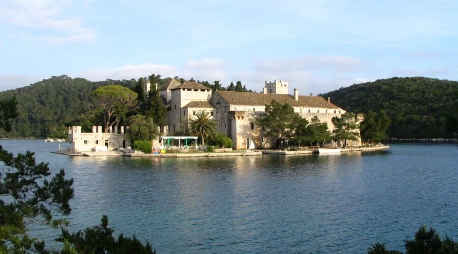 mljet national park tour from Dubrovnik monastery lake St Mary